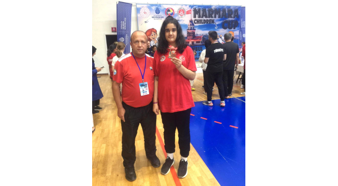 Eskişehirli karateciler İstanbul’daki turnuvada üçüncü oldular