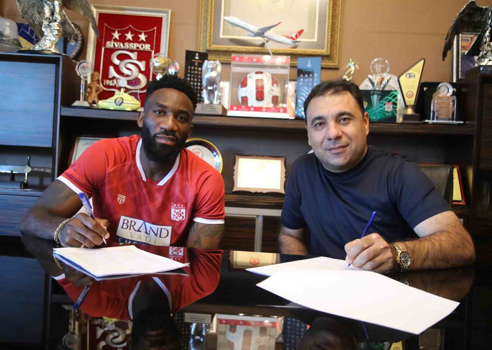 Aaron Appindangoye 1 yıl daha Sivasspor’da