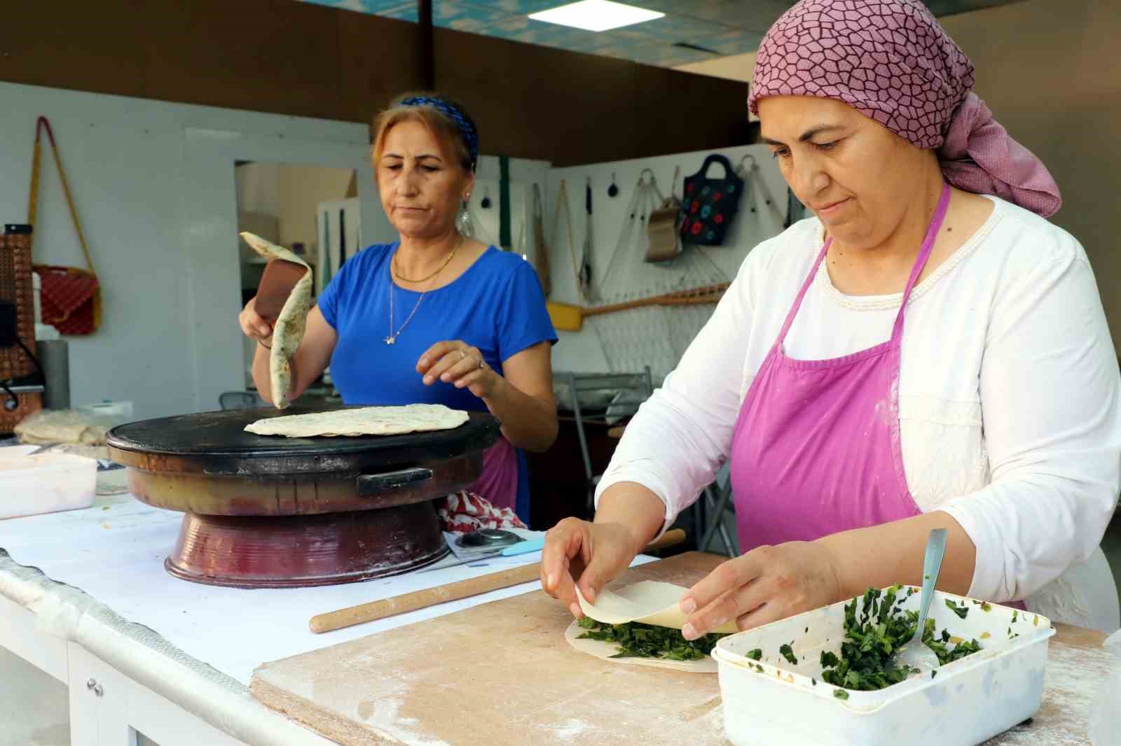 Ata karakılçık buğdayı tarladan sofraya ulaştı, sıkma ve börek oldu