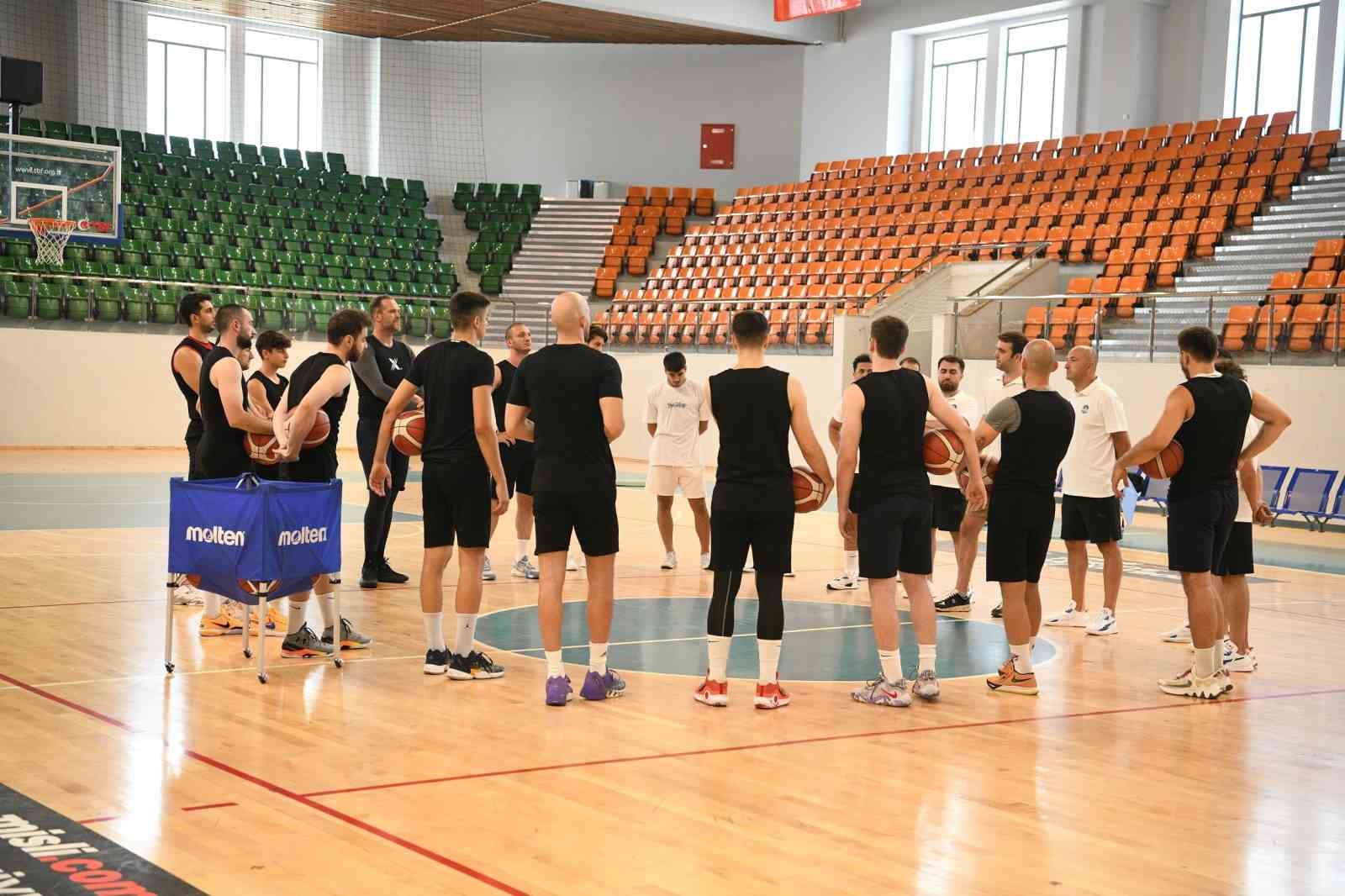 Çayırova Belediyesi Basketbol Takımı sezonu açtı