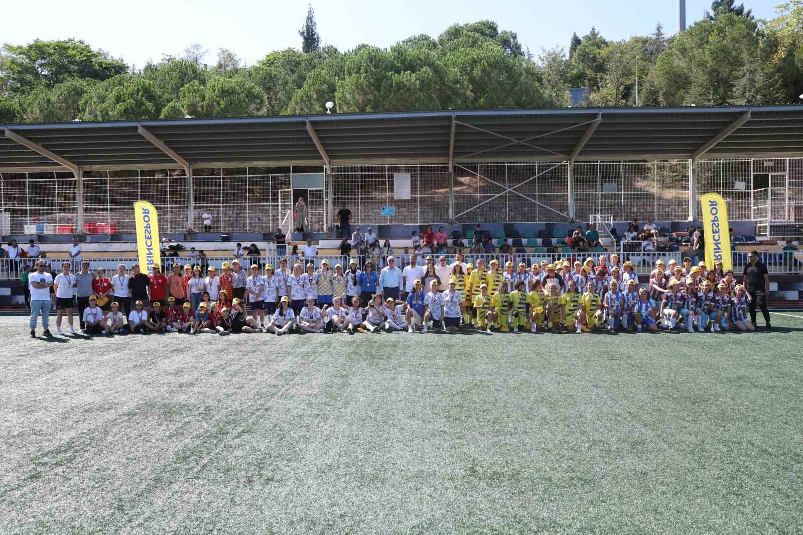U-15 Kadın Futbol Turnuvası büyük heyecana sahne oldu