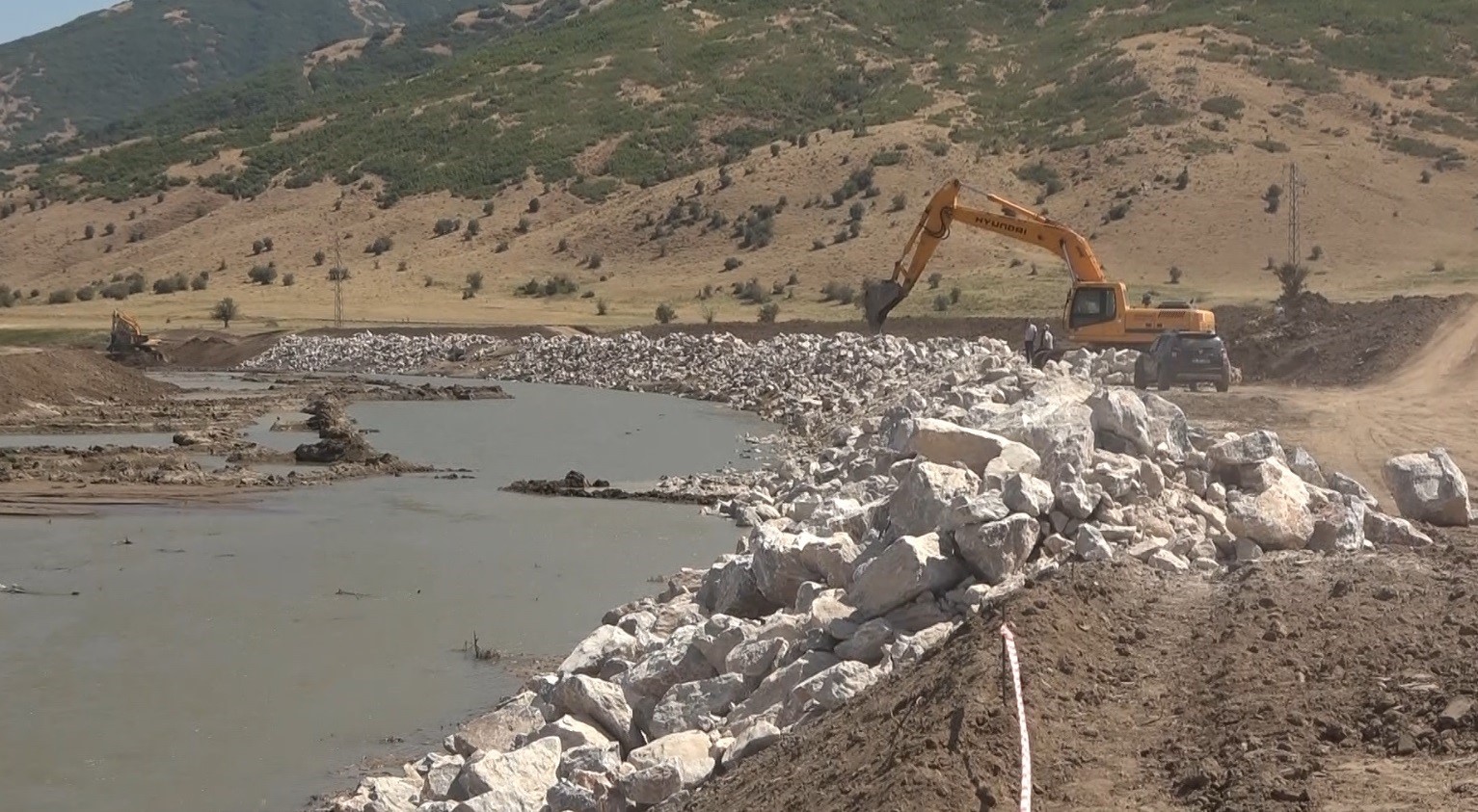 1,5 milyar TL’lik yatırımla Karasu Nehri ıslah ediliyor