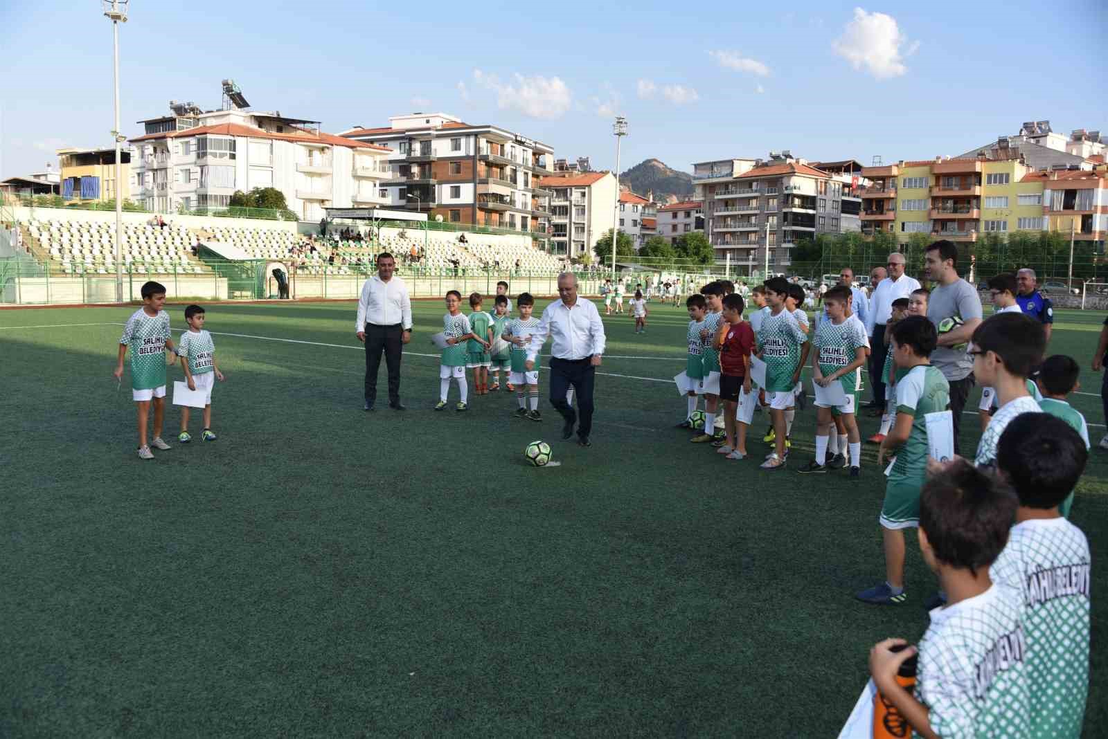 Salihli’de yaz spor kursları sertifika töreniyle son buldu