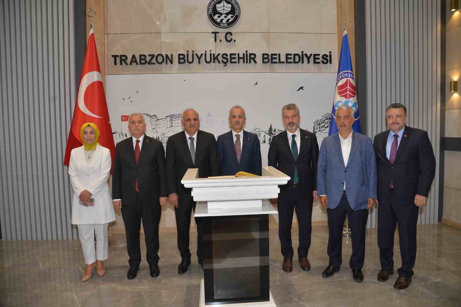 Bakan Uraloğlu’ndan Trabzon Büyükşehir Belediyesi’ne ziyaret