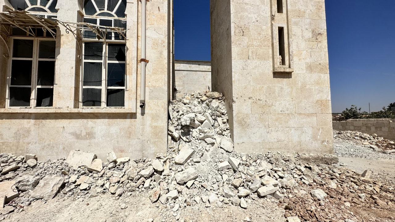 PKK/YPG'den camiye ve evlere saldırı