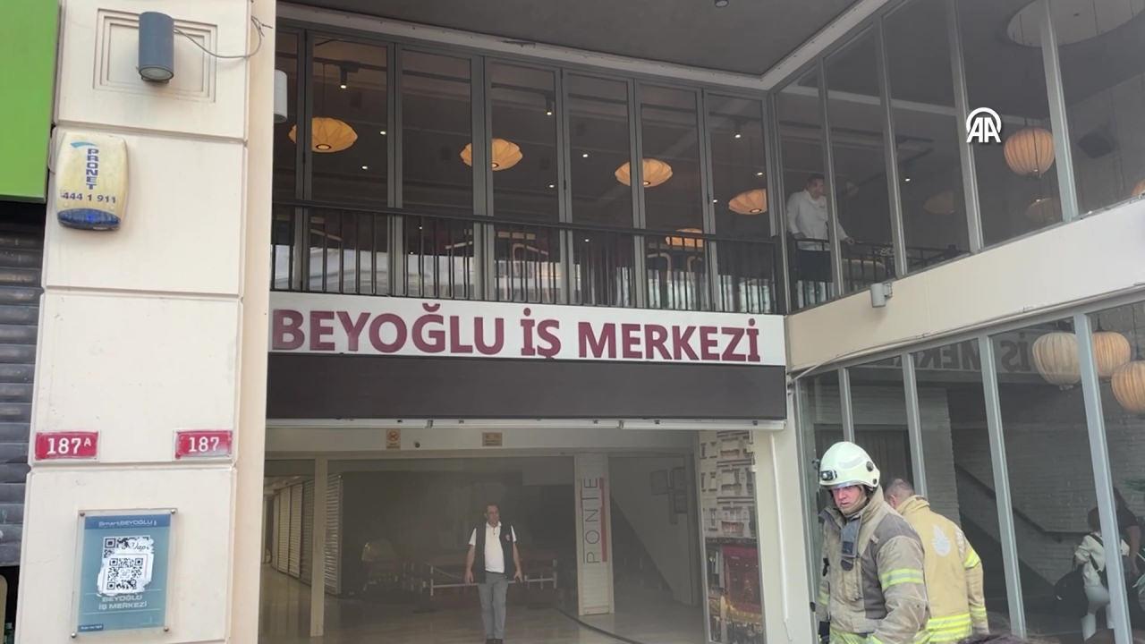 Beyoğlu'nda korkutan yangın: Kısa sürede müdahale edildi!