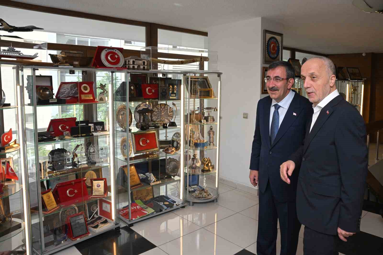 Cumhurbaşkanı Yardımcısı Yılmaz’dan TÜRK-İŞ’e ziyaret