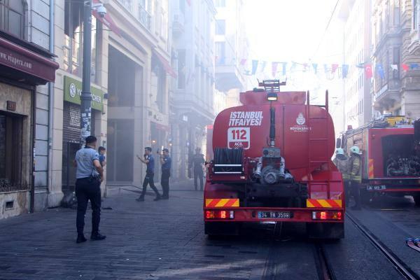 İstiklal Caddesi'nde 8 katlı iş merkezinde yangın