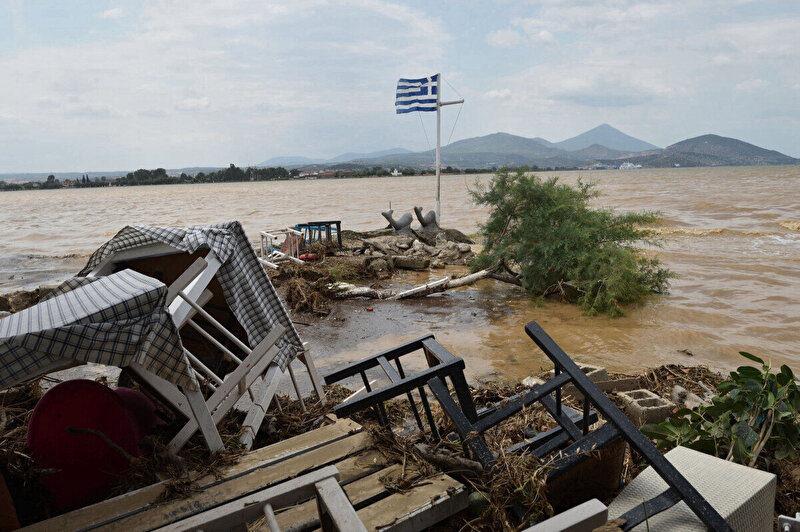 Yunanistan'ı yangının ardından şimdi de sel vurdu