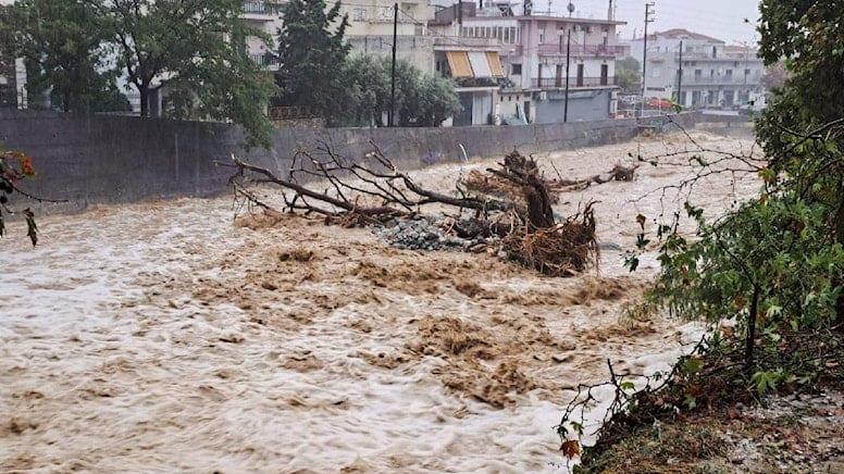 Yunanistan'ı yangının ardından şimdi de sel vurdu