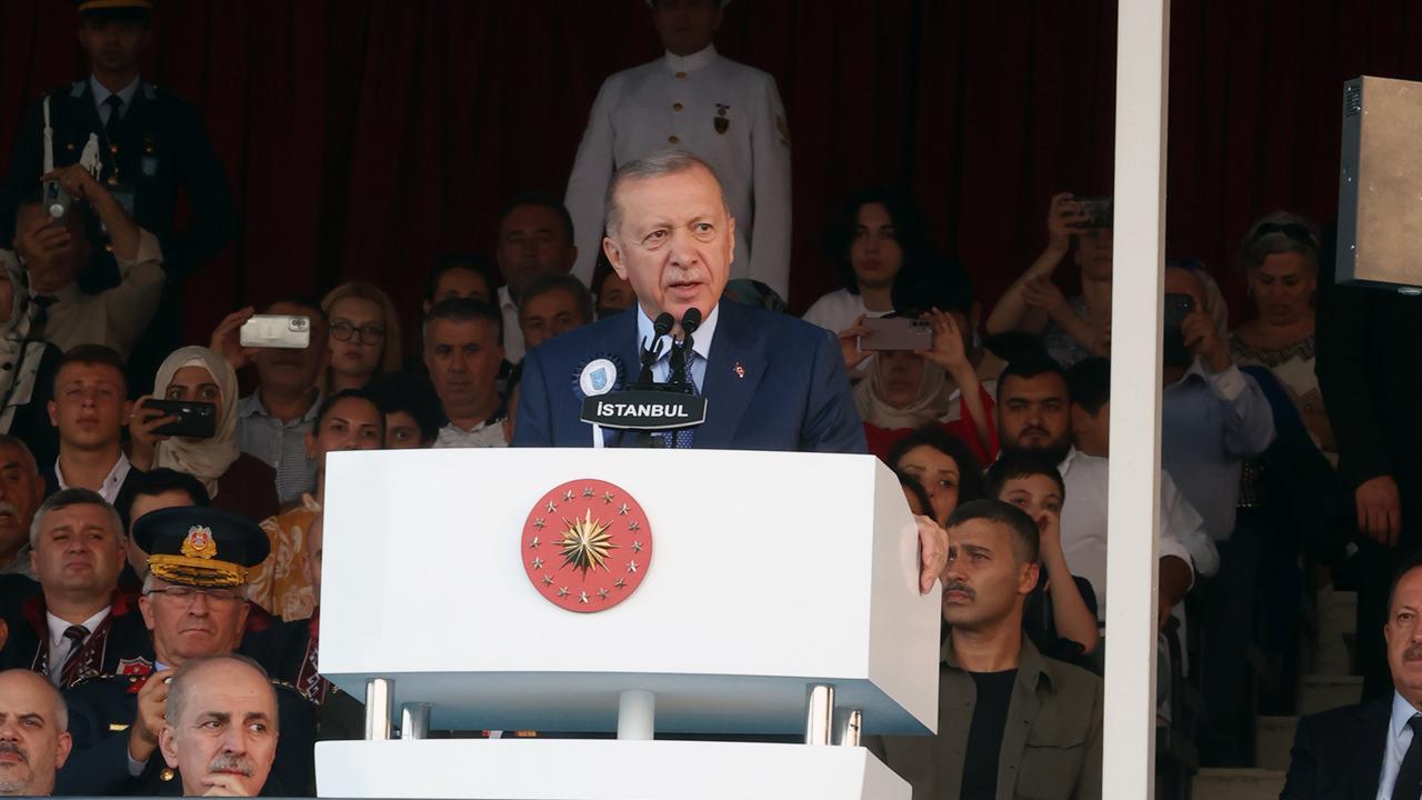 Cumhurbaşkanı Erdoğan'dan tarihi hatırlama: Boynumuzun borcudur!