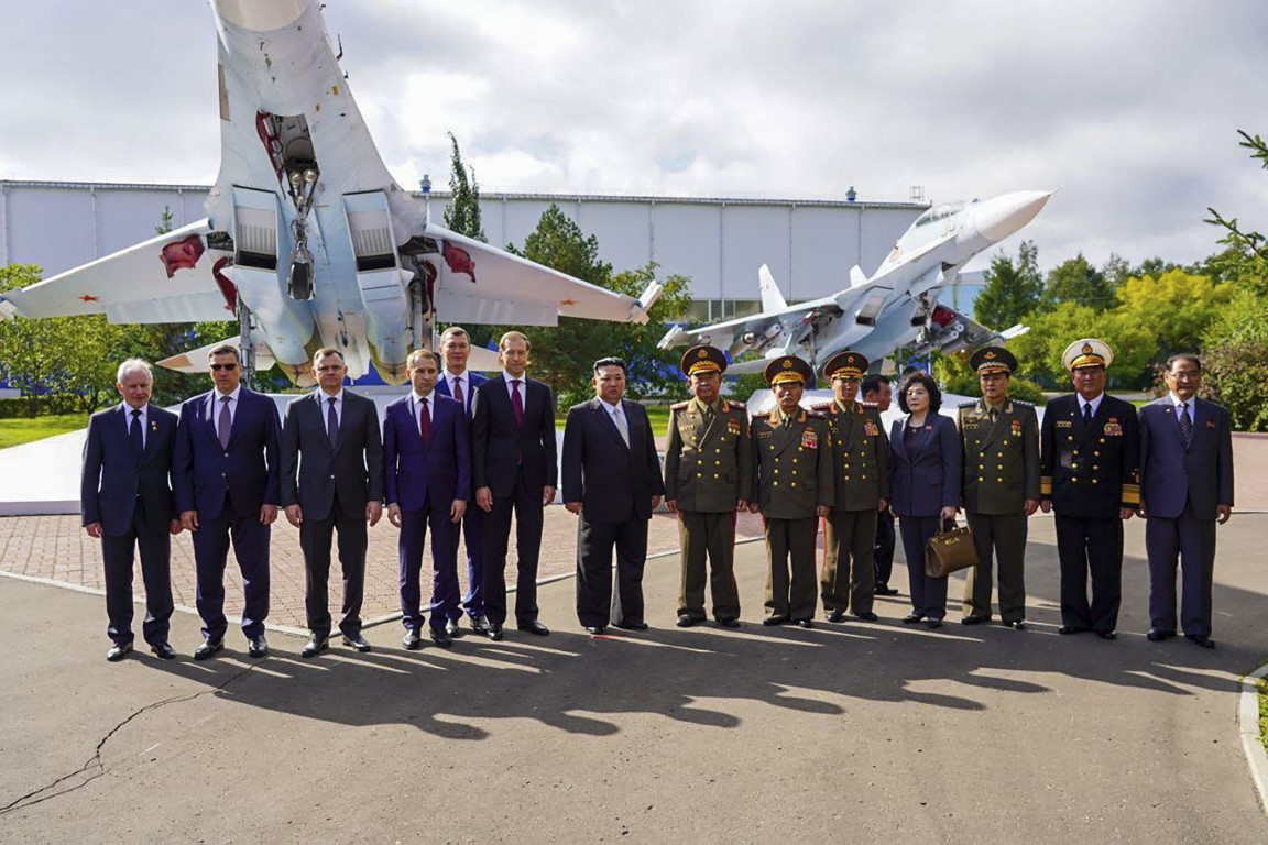 Kuzey Kore lideri Kim’den Rusya’da savaş ve sivil uçaklarının üretildiği fabrikalara ziyaret