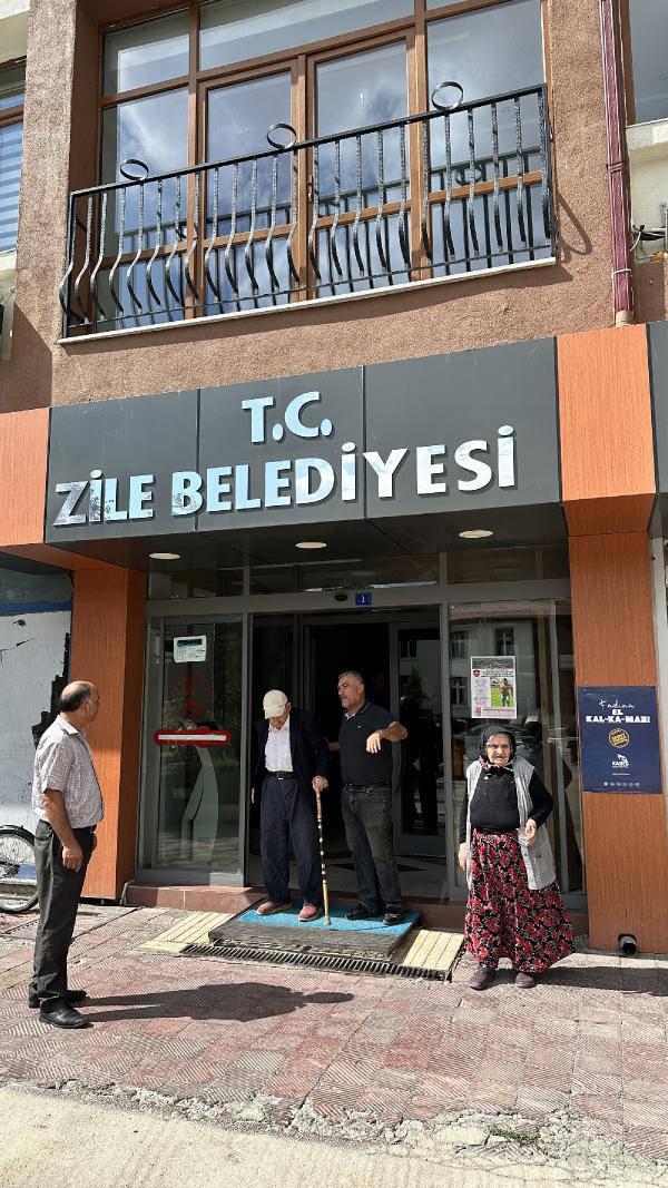 İçinde 3 aylık emekli maaşı olan cüzdanı, sahibine ulaştırdı