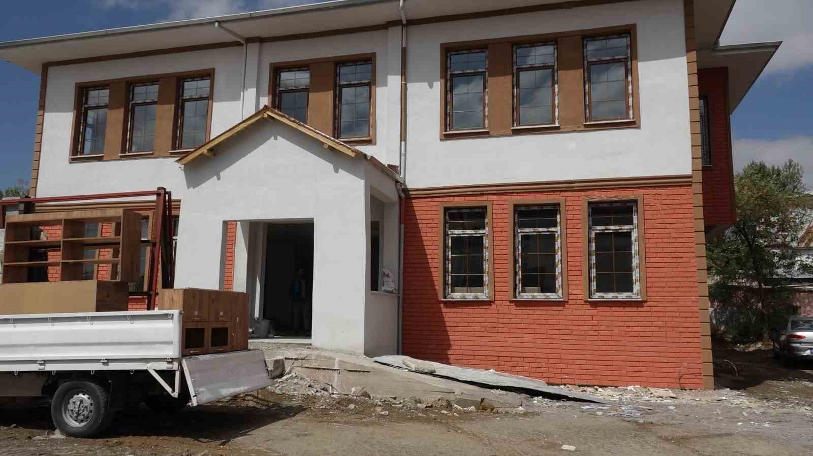 Muradiye’de bebek ve çocuk kütüphanesi açılış için gün sayıyor