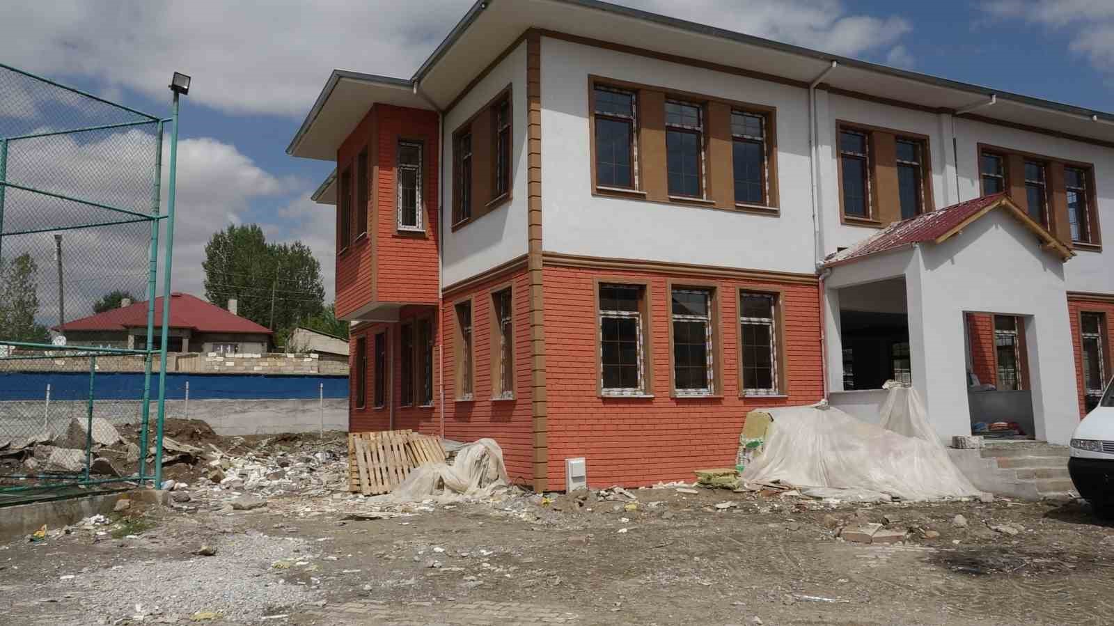 Muradiye’de bebek ve çocuk kütüphanesi açılış için gün sayıyor