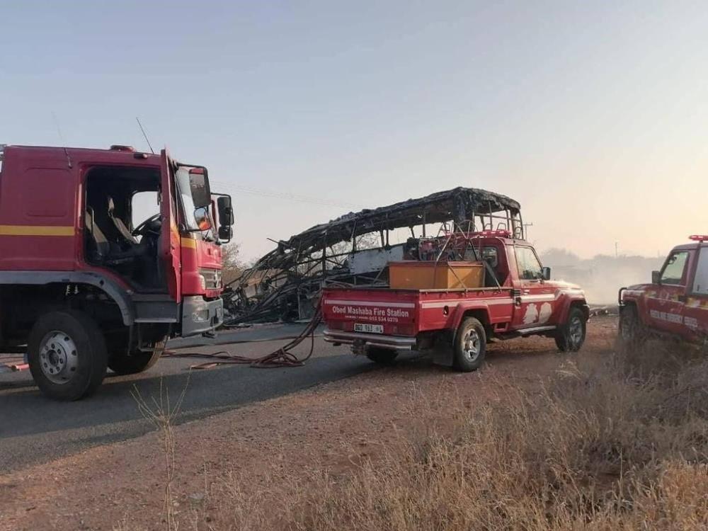 Madencileri taşıyan otobüs kamyonla çarpıştı: 20 ölü