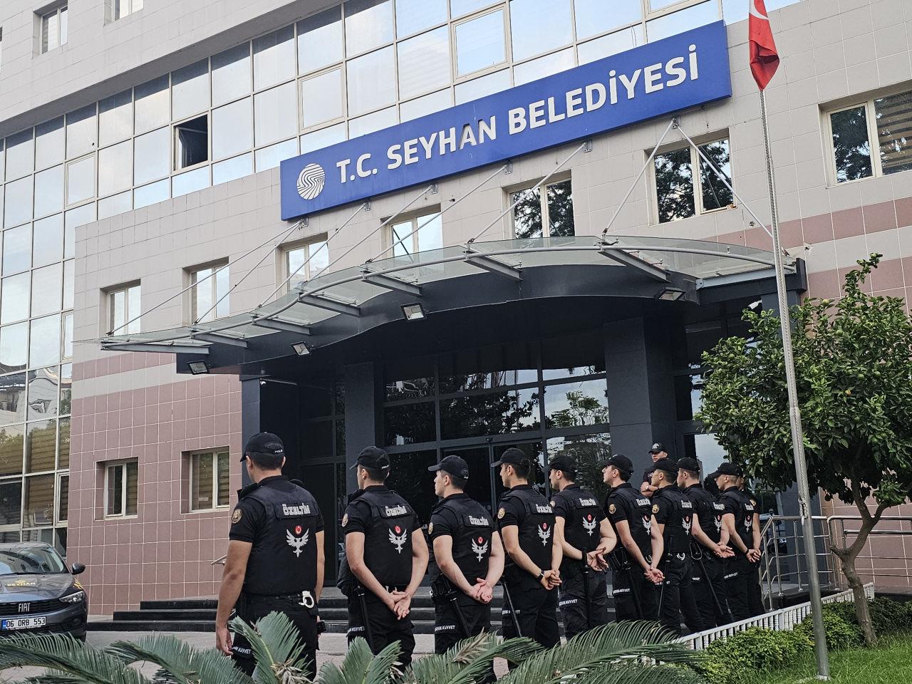 Son dakika: Adana'da Seyhan ve Çukurova belediyelerine eş zamanlı baskın!