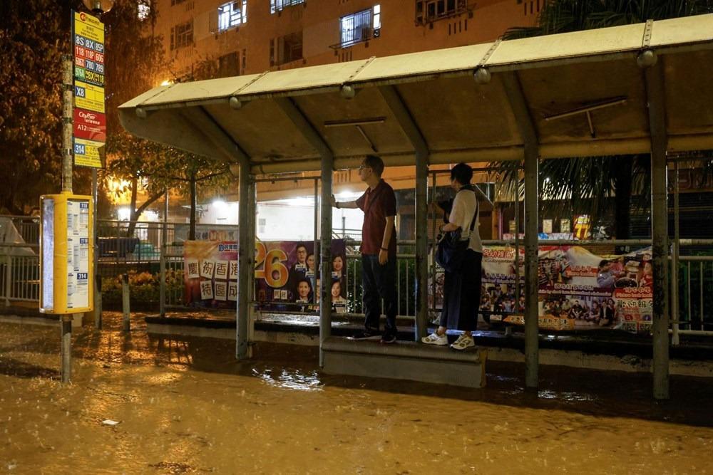 Hong Kong'u son 140 yılın en şiddetli yağışı vurdu