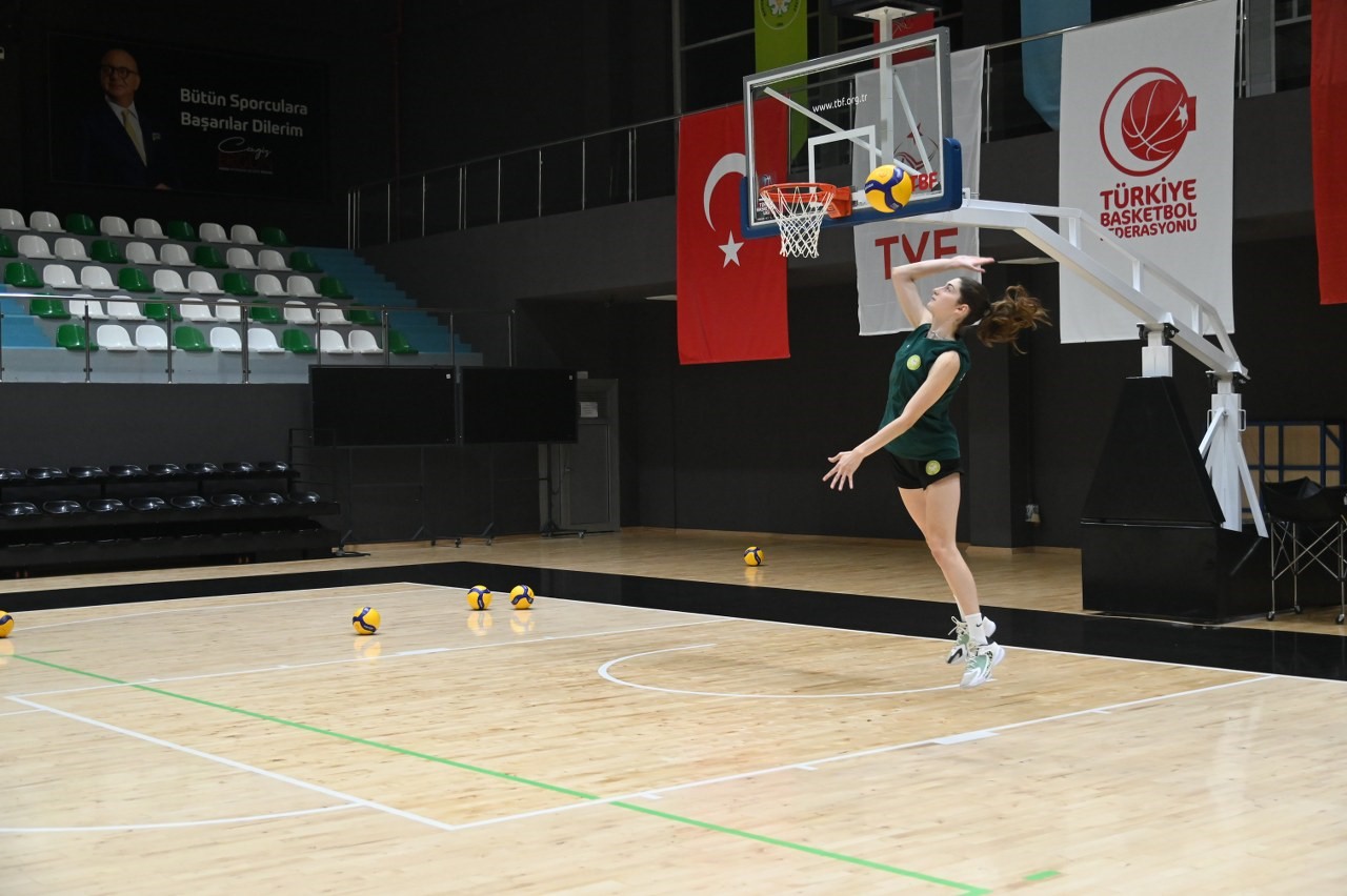 Manisa Büyükşehir Belediyespor Voleybol Takımı, yeni sezon hazırlıklarına devam ediyor