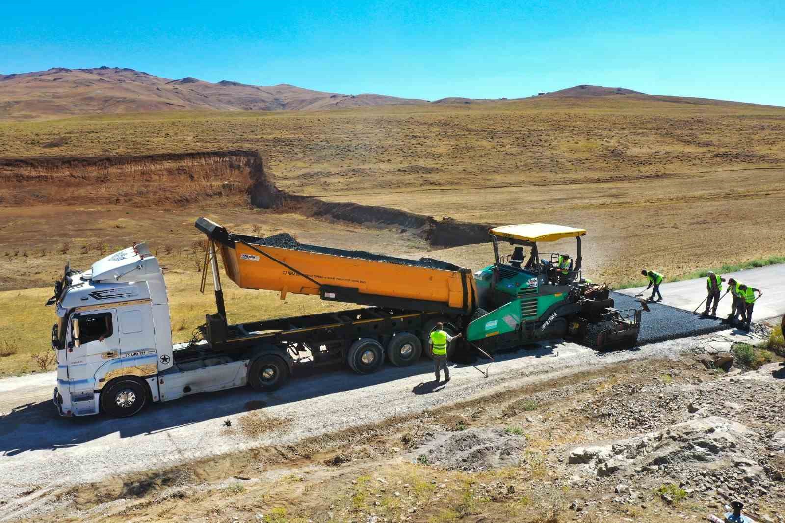 Van Büyükşehir Belediyesinden asfalt çalışması