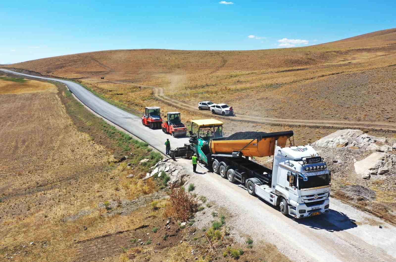 Van Büyükşehir Belediyesinden asfalt çalışması