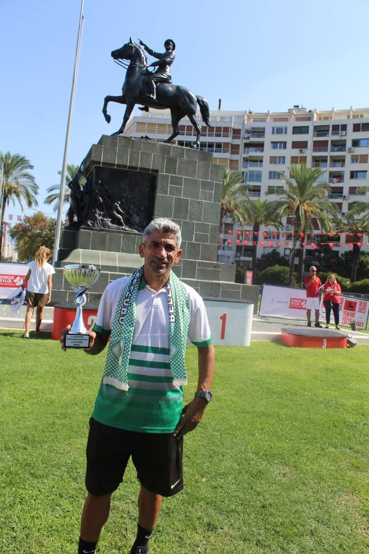 Ahmet Bayram, İzmir Yarı Maratonu’nda şampiyon oldu