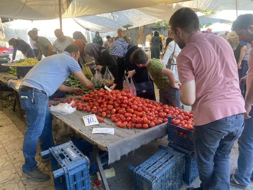 Salçalık domates ve biberler tezgahlarda