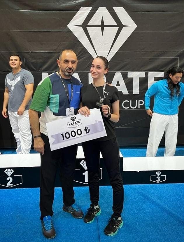 Diyarbakırlı Milli Karateci Sena Kızılaslan bir altın madalya daha aldı