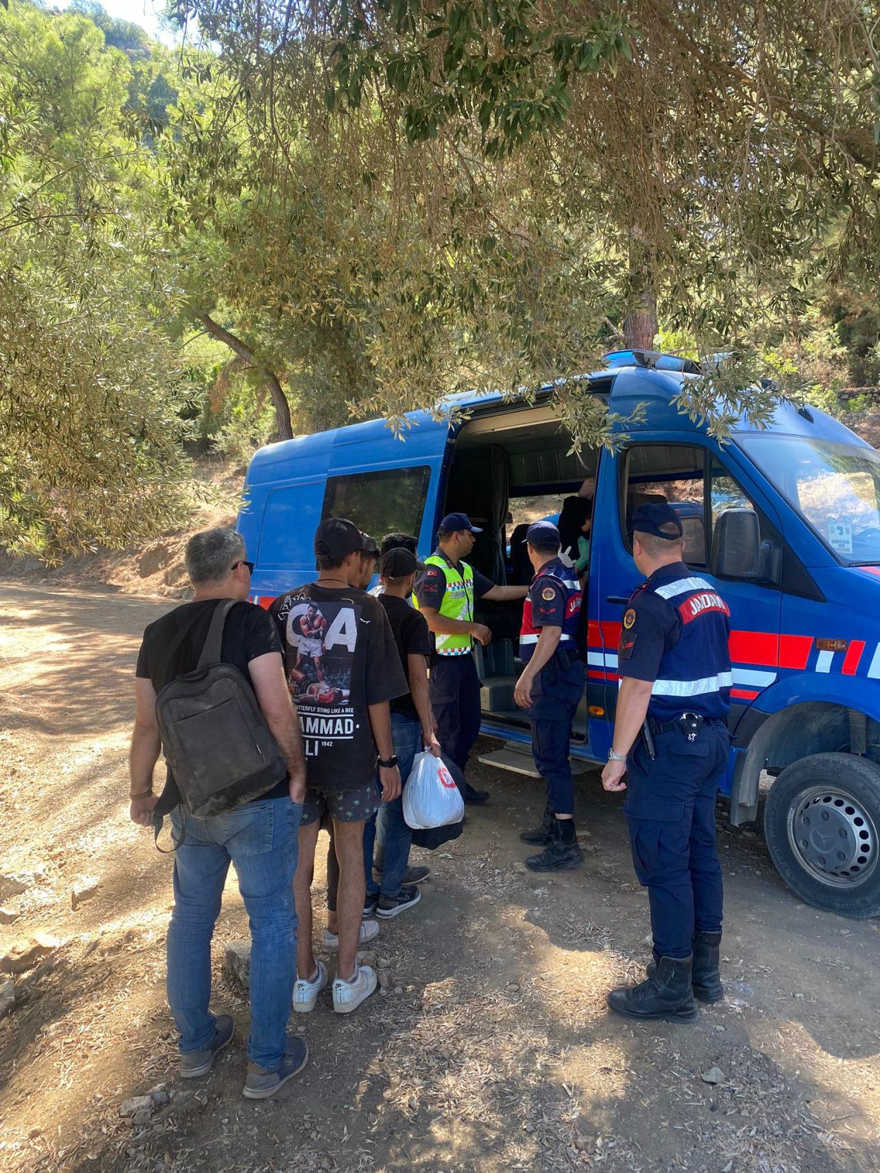 Datça'da mahsur kalan 14 düzensiz göçmen kurtarıldı