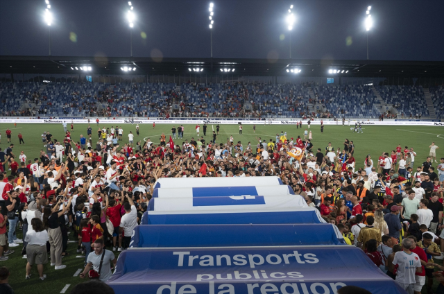 EURO 2008'deki Türkiye-İsviçre maçının oyuncuları, depremzedeler için sahaya çıktı! Kapanış golü Volkan'dan