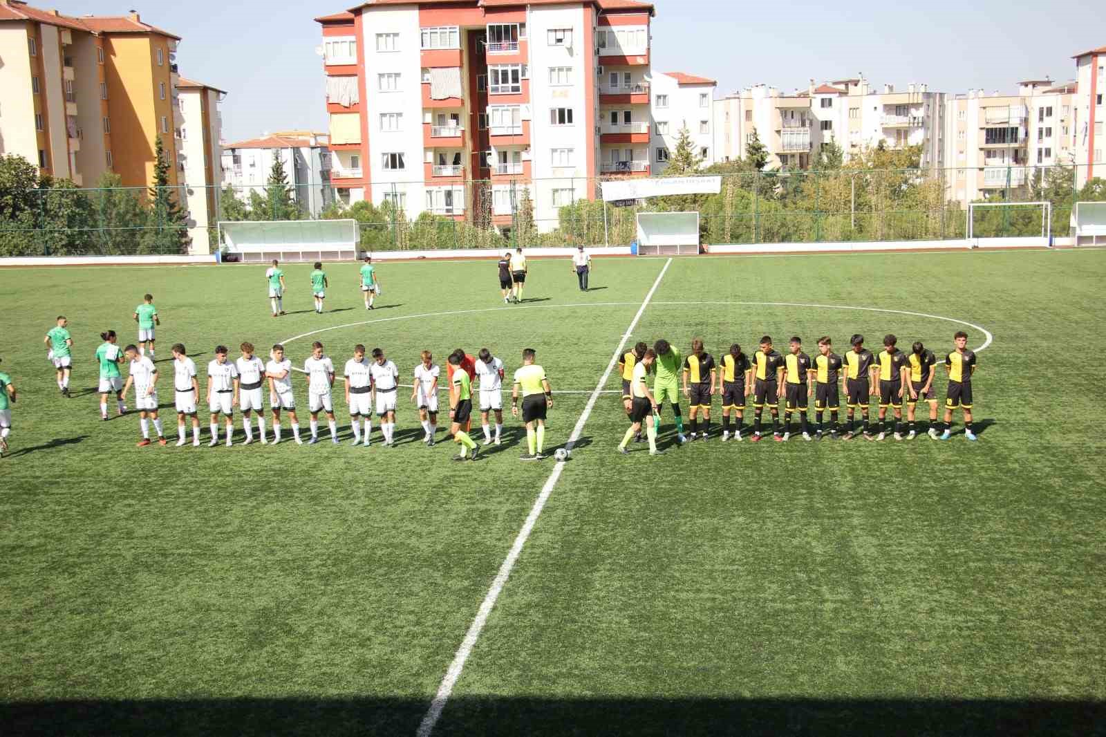 Genç horozlar grup lideri İstanbulspor’u elinden kaçırdı