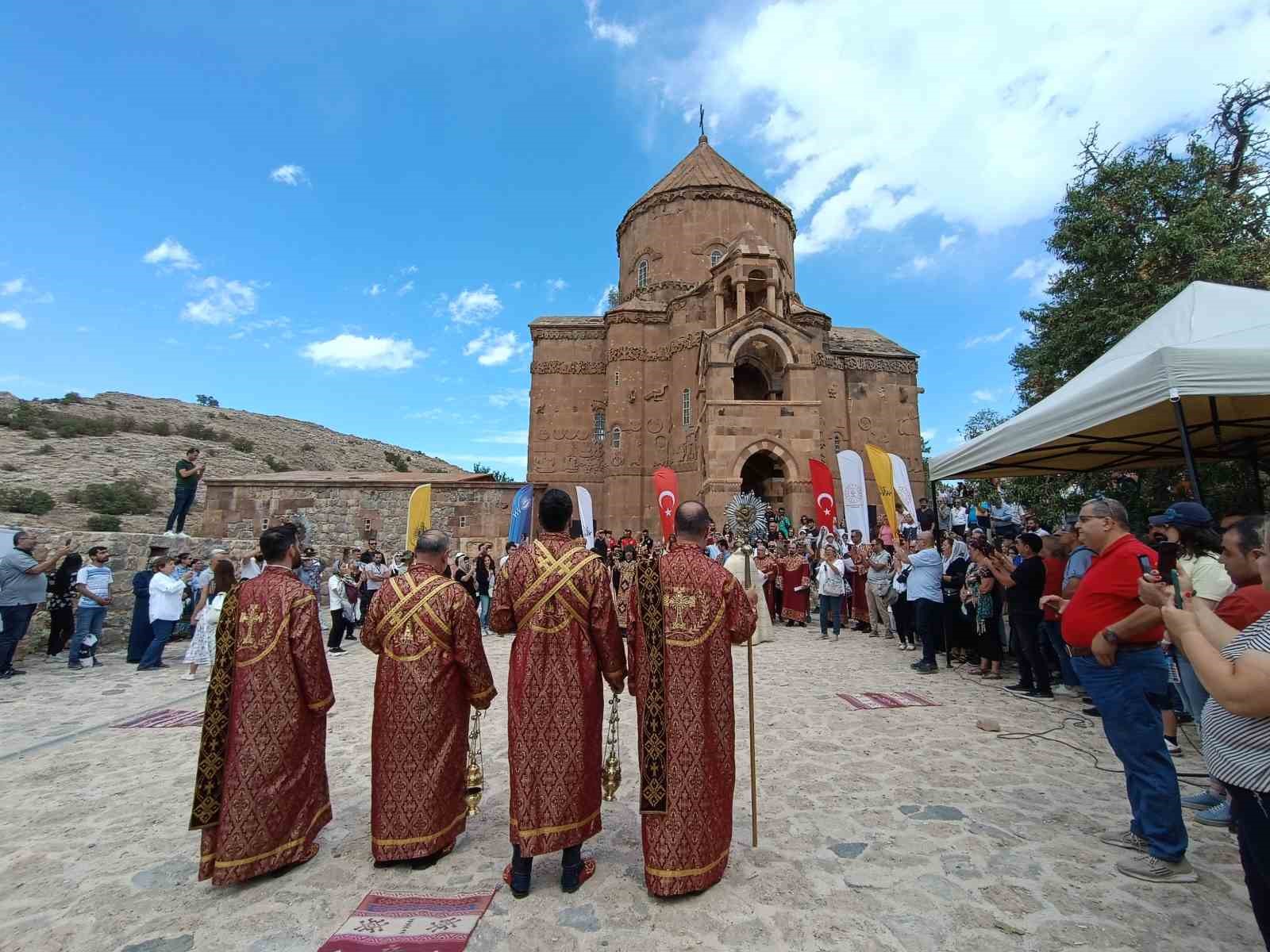 Akdamar Adası’ndaki 11. Ermeni ayini sona erdi