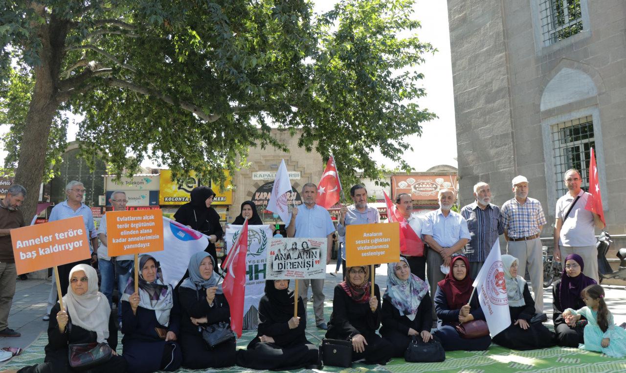 Kayserili annelerden Diyarbakır annelerinin oturma eylemine destek