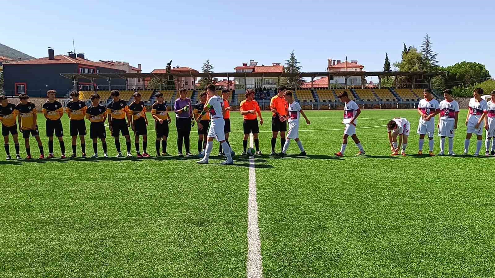 Tavas Birlikspor’u deplasmanda yenen Ayyıldızspor, lige 3 puanla başladı