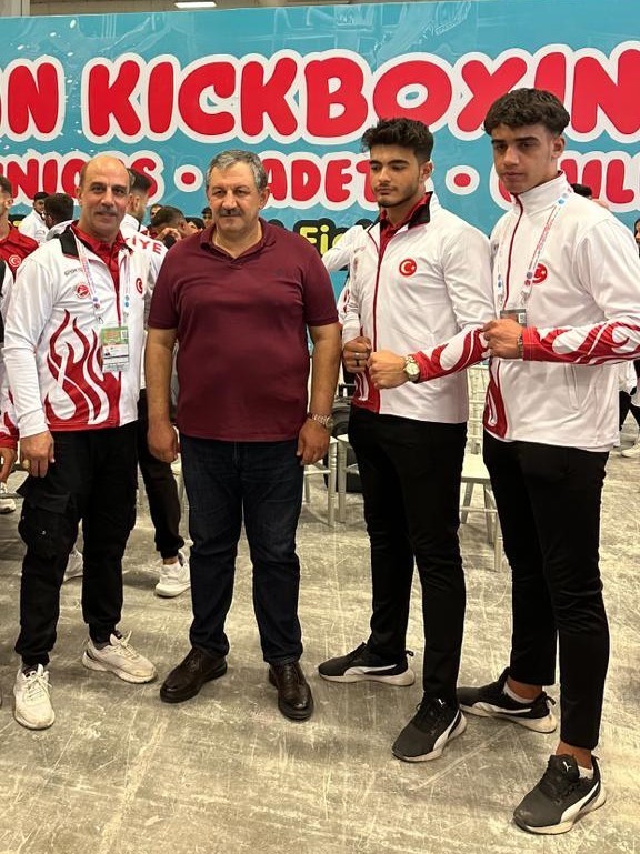 Kick boksta Elazığlı sporculardan 3 madalya