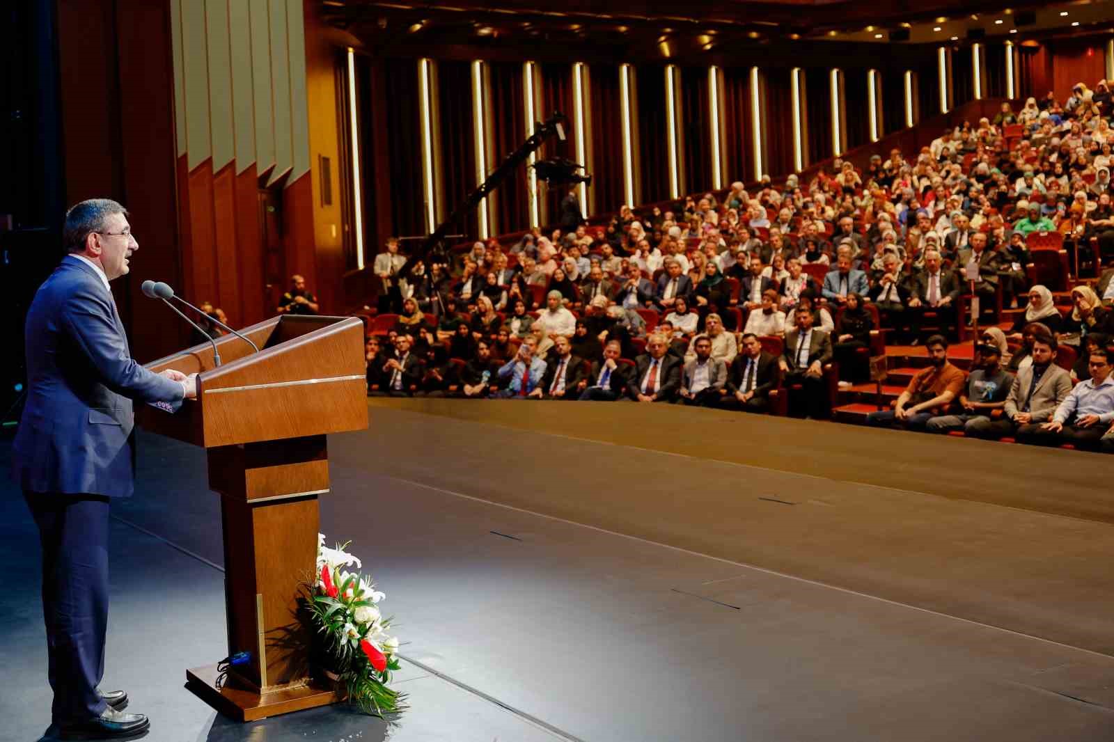 Cumhurbaşkanı Yardımcısı Yılmaz: “Son dönemde milletimizin bu ulvi vasfını, yalan ve yanlış bilgilerle, ektikleri kin ve nefret tohumlarıyla tahrip etmek için uğraşanların gayretleri, inşallah boşa çıkacaktır”