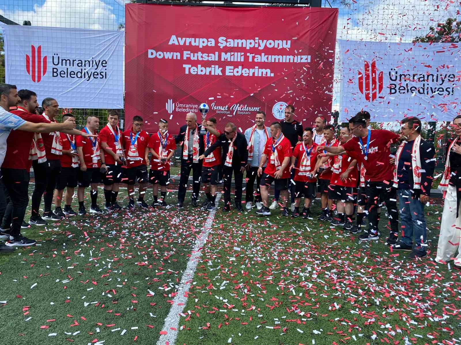 Avrupa şampiyonu Down Sendromlu Futsal Milli Takımı, Ümraniye’de coşkuyla karşılandı