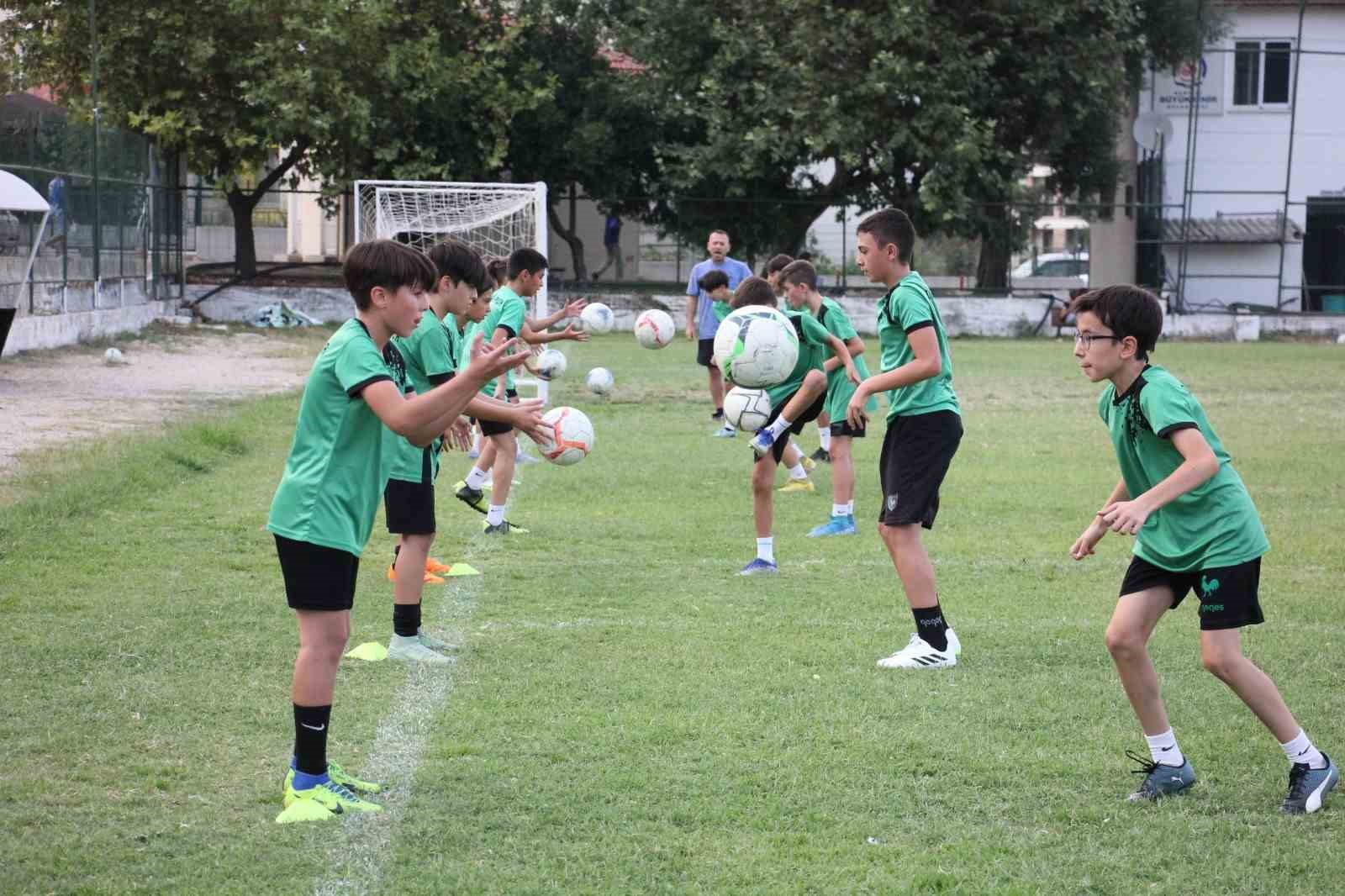 Denizlispor’un geleceği minikler, yeni sezona iddialı hazırlanıyor