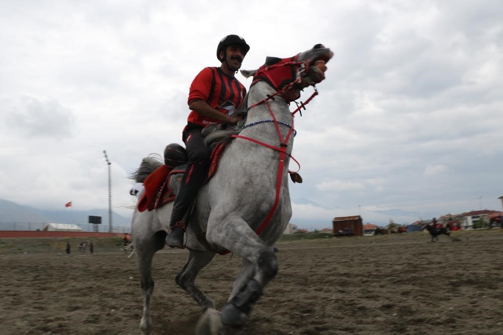 Ata sporu cirit Erzincan’da yaşatılıyor