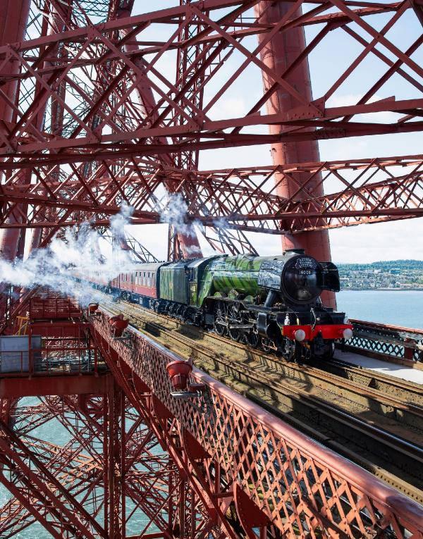 Tarihi 'Uçan İskoçyalı' treni başka bir trenle çarpıştı