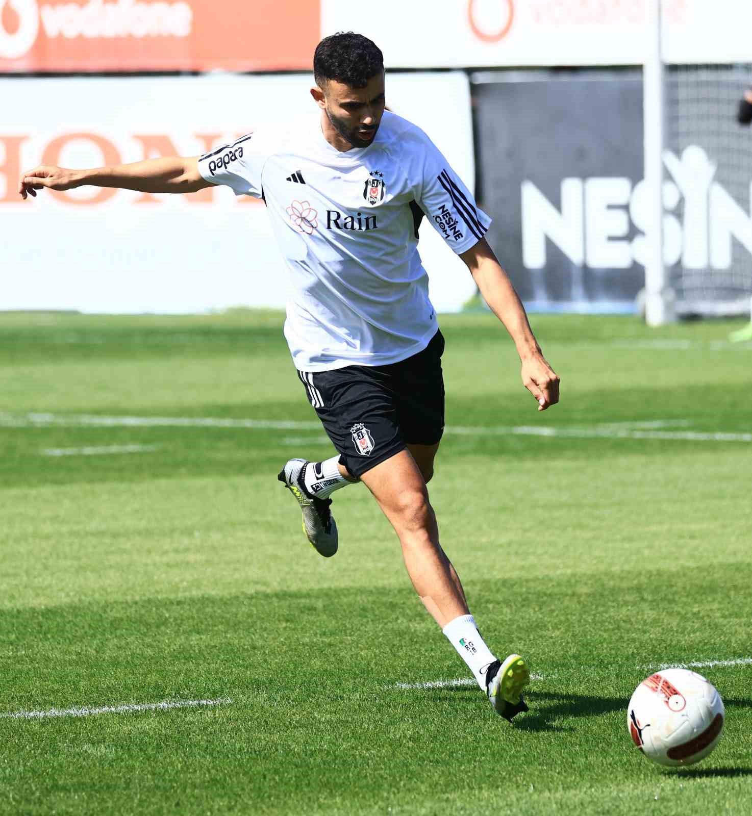 Beşiktaş’ta Aboubakar takımdan ayrı düz koşu yaptı