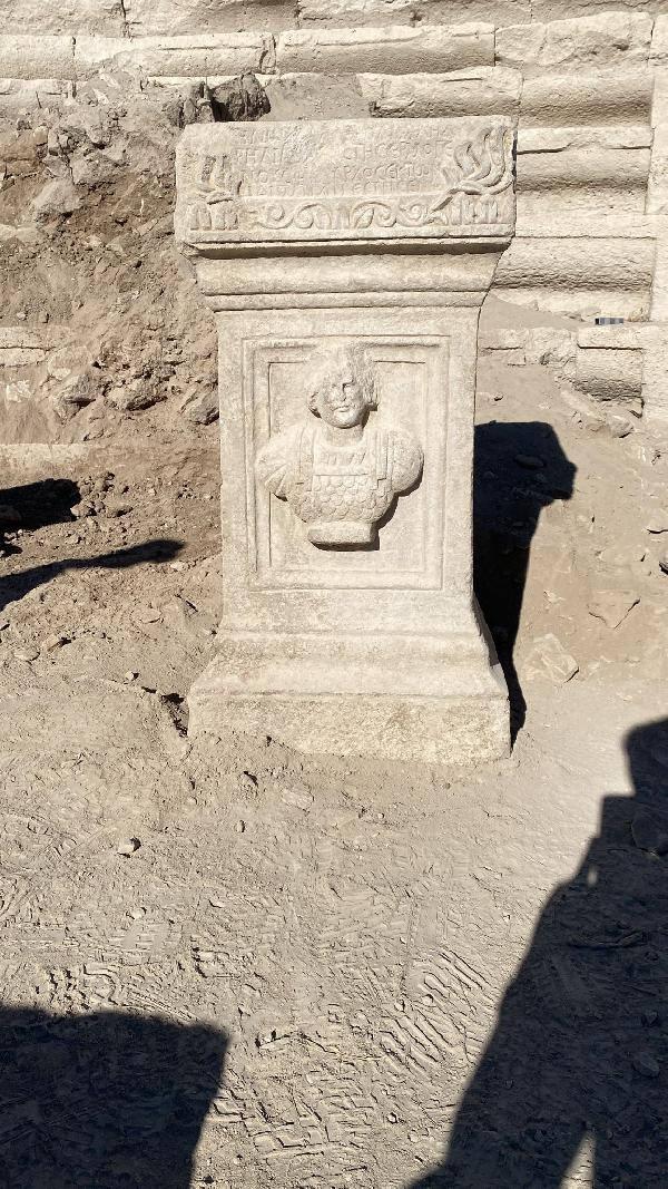 Konya'da 800 yıllık sunak bulundu