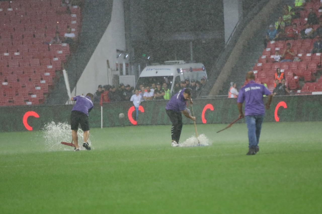 Samsunspor - İstanbulspor maçına yağış engeli! Karşılaşma tatil edildi