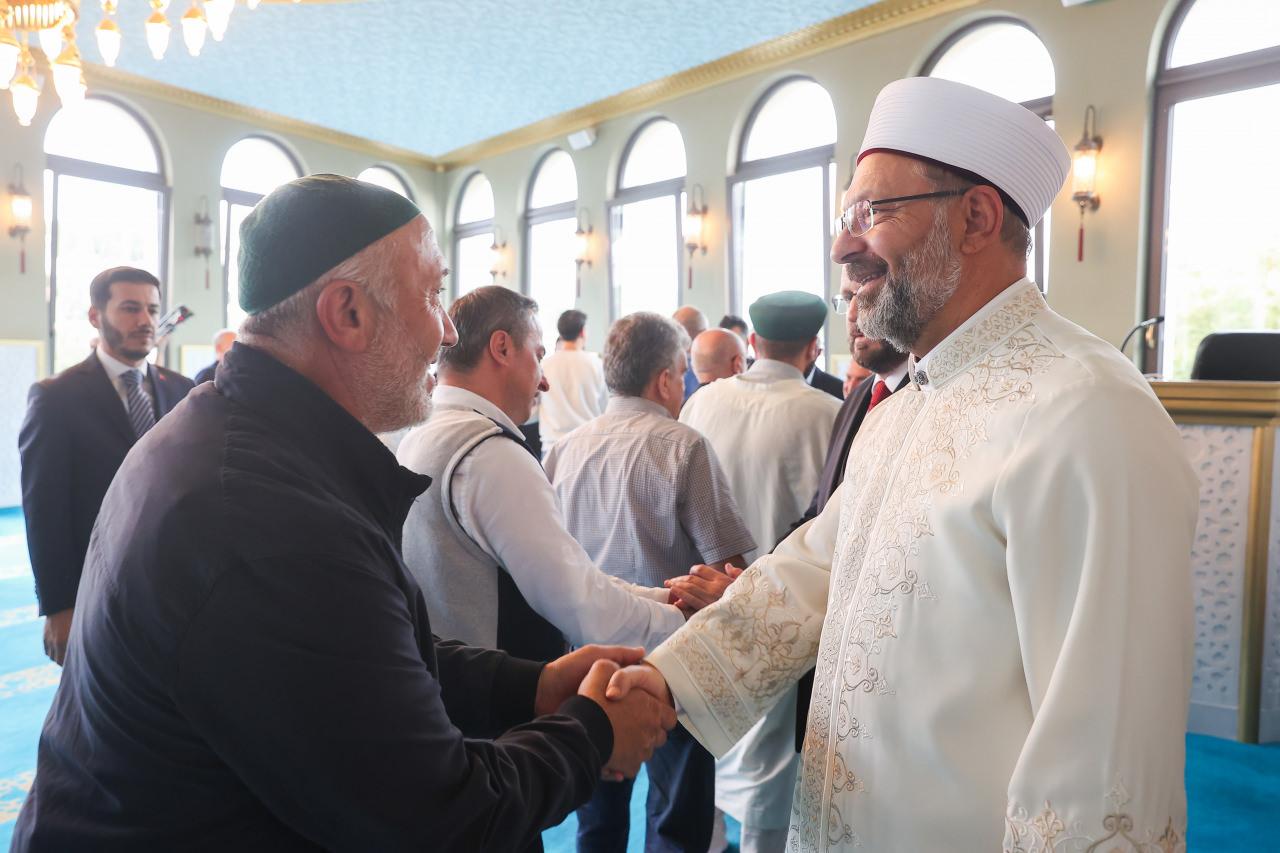 Diyanet İşleri Başkanı Erbaş cuma namazını İsviçre'de kıldı