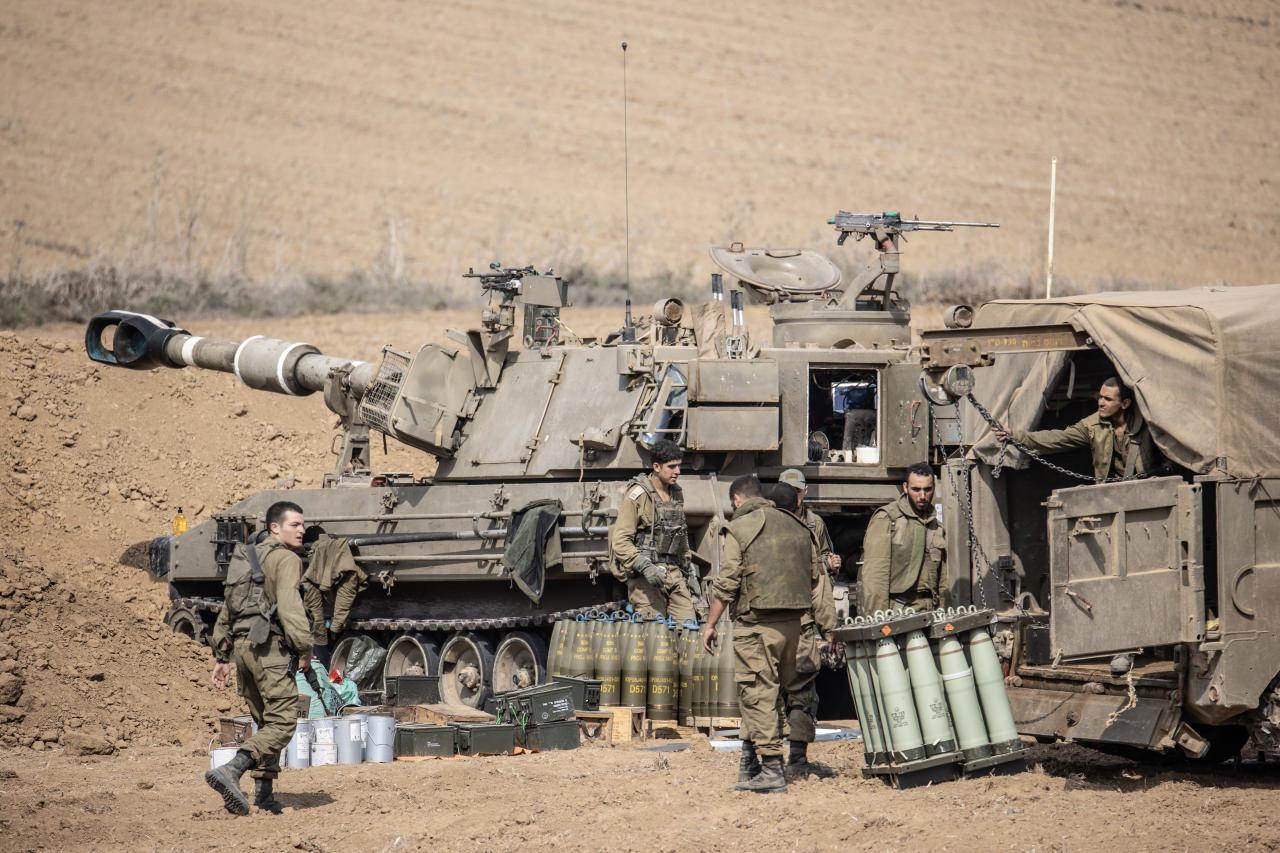 İsrail yurt dışındaki yüzlerce askerini ülkeye getiriyor: Gazze sınırına yığınak