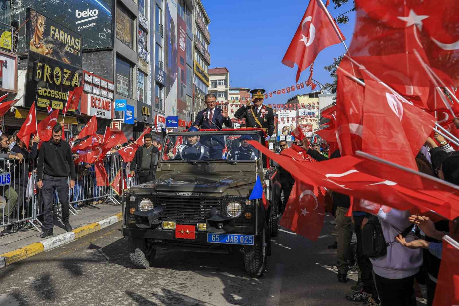 Van’da 100. yıl coşkusu