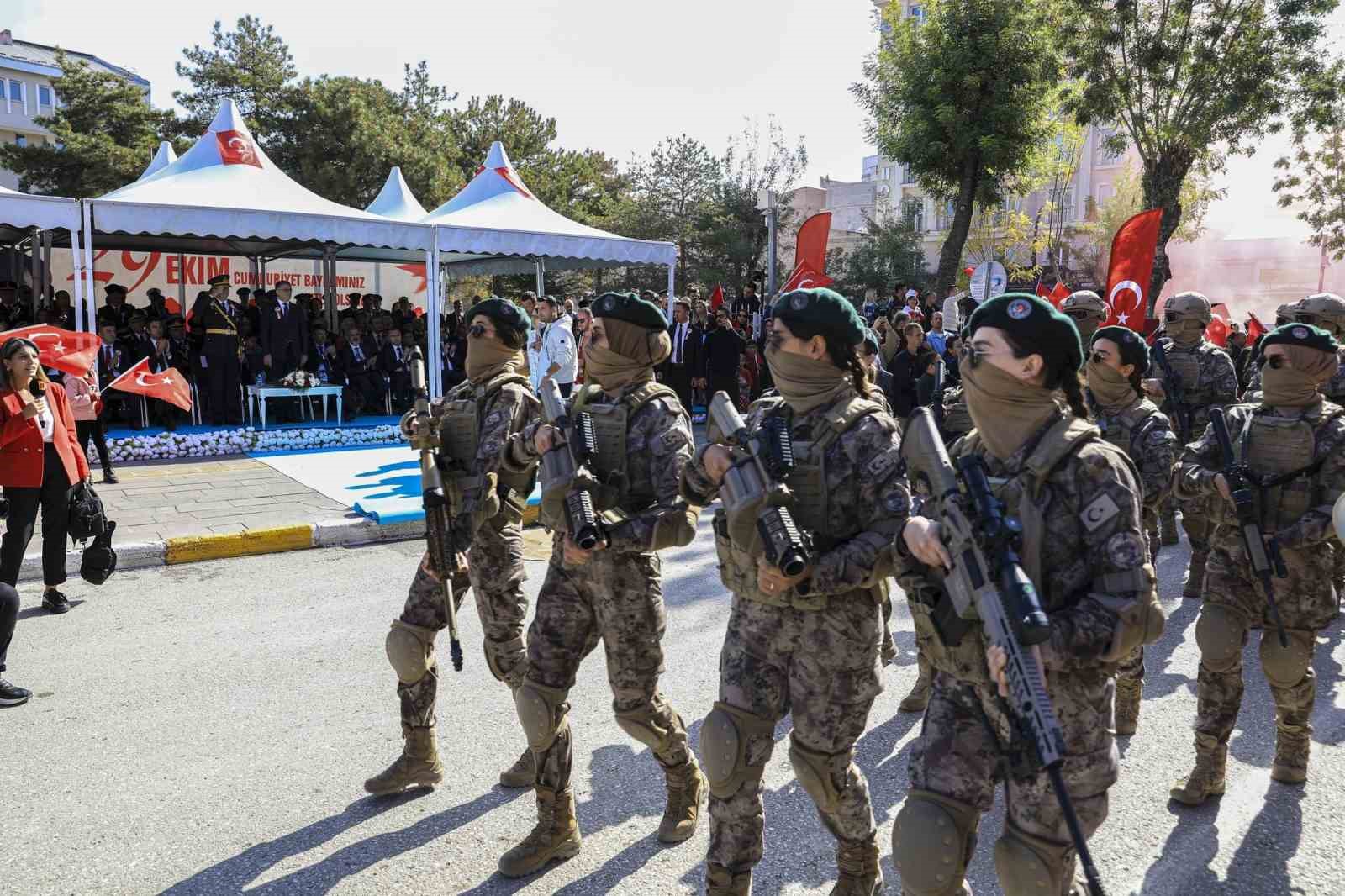 Van’da 100. yıl coşkusu