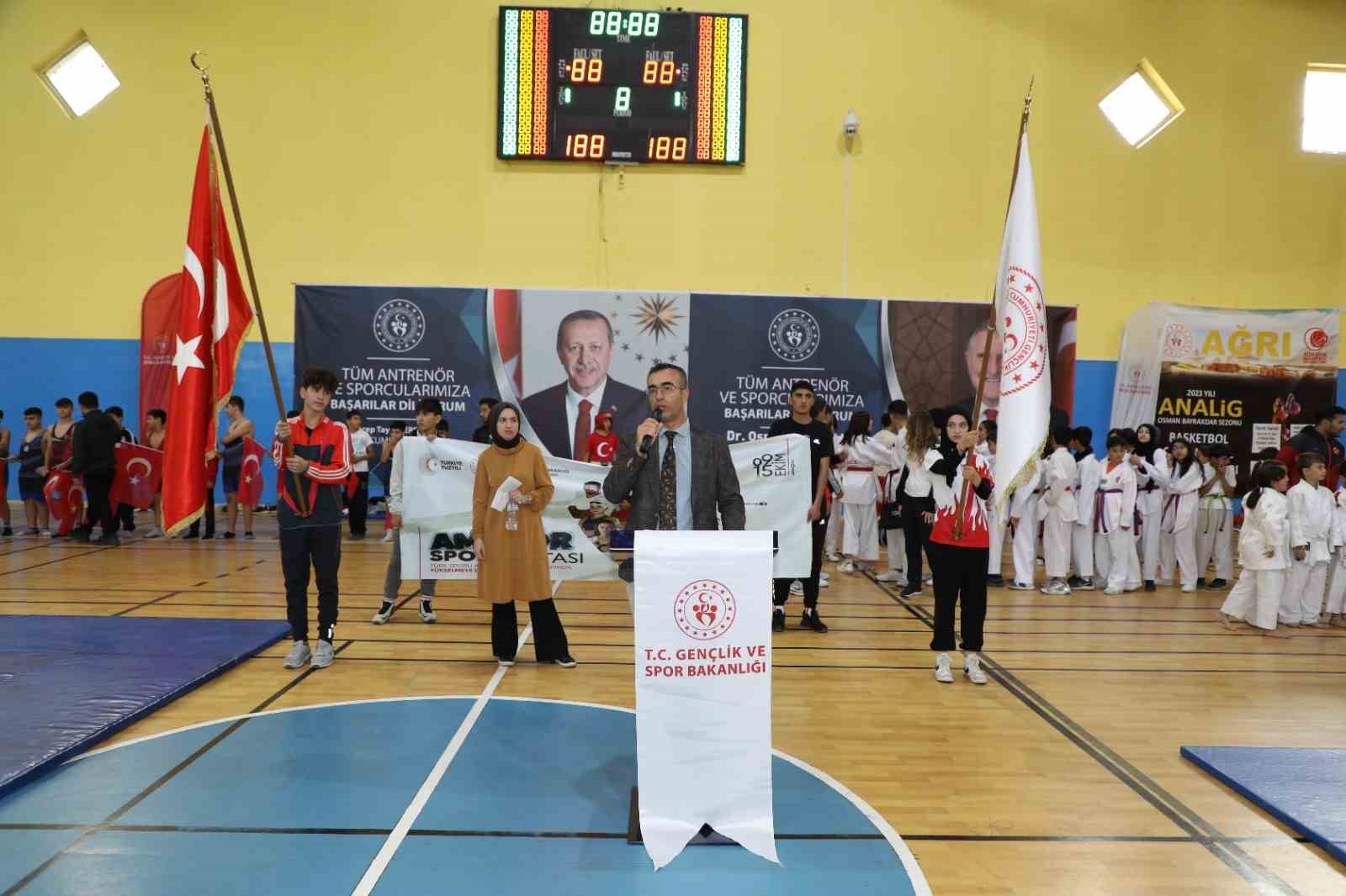 Ağrı’da ’Amatör Spor Haftası’ etkinlikleri kortej yürüyüşü ile başladı