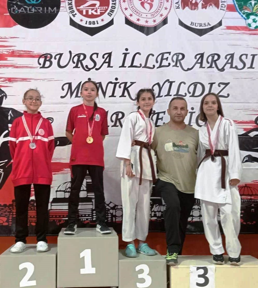 Körfezli karateciler Bursa’da fırtına gibi esti