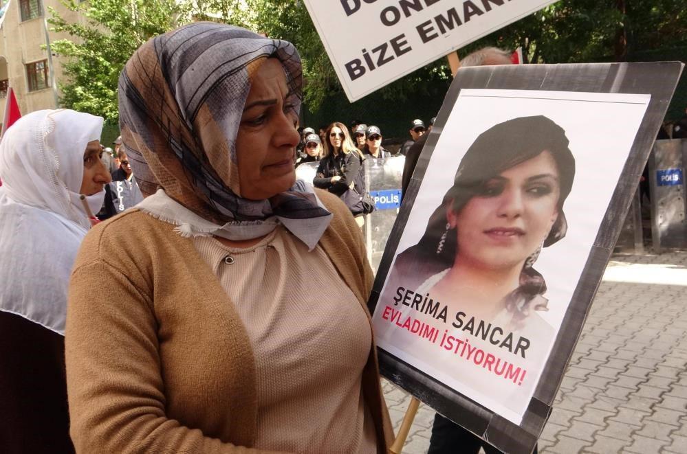 Vanlı anneler evlat nöbetinde: 5 yıldır HDP'nin kapısındayız, korkmuyoruz